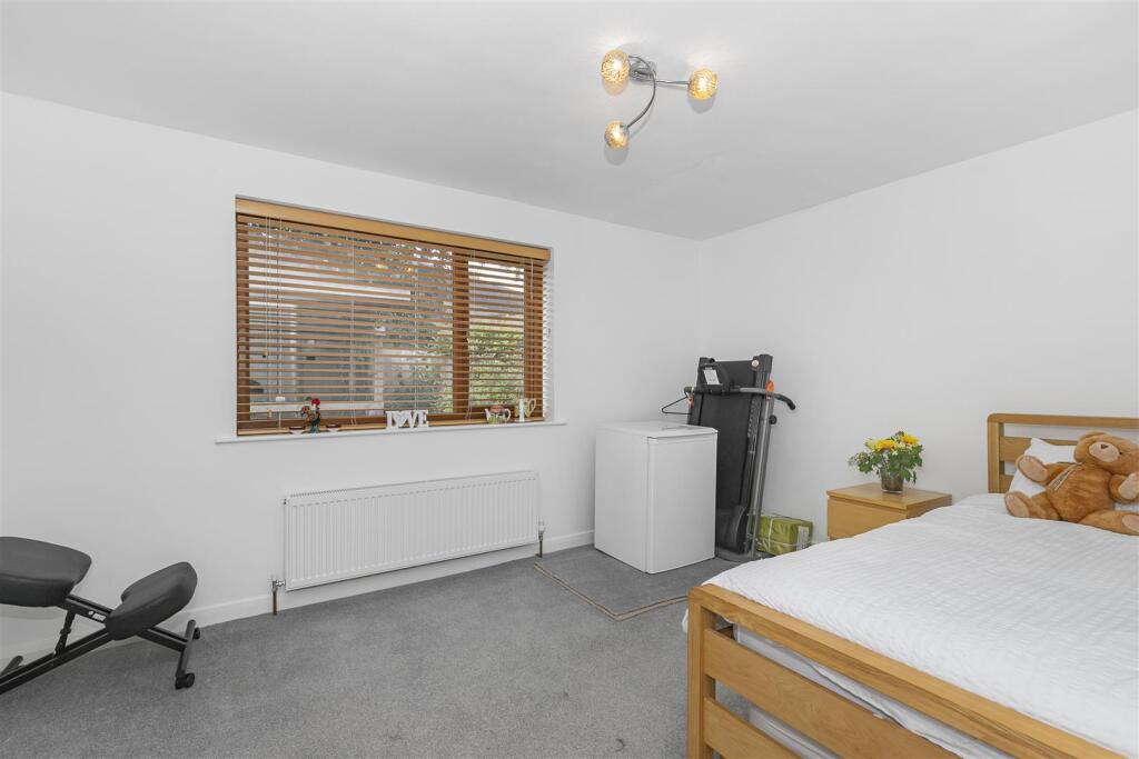 Bed 3.jpg