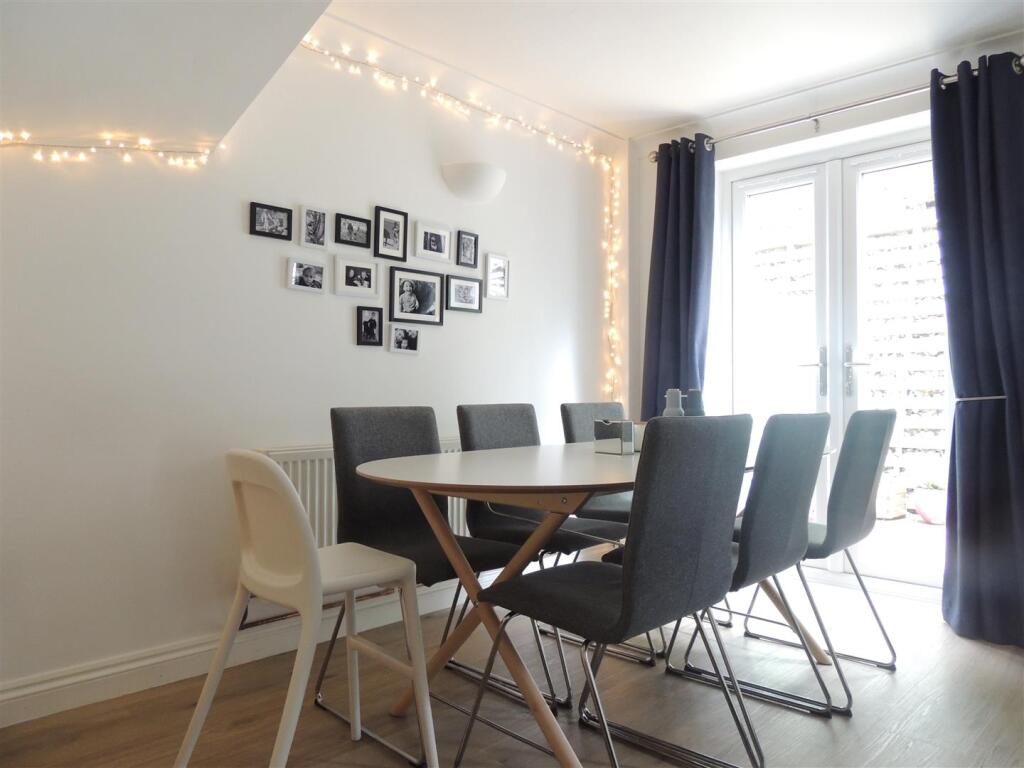 Dining Area.JPG