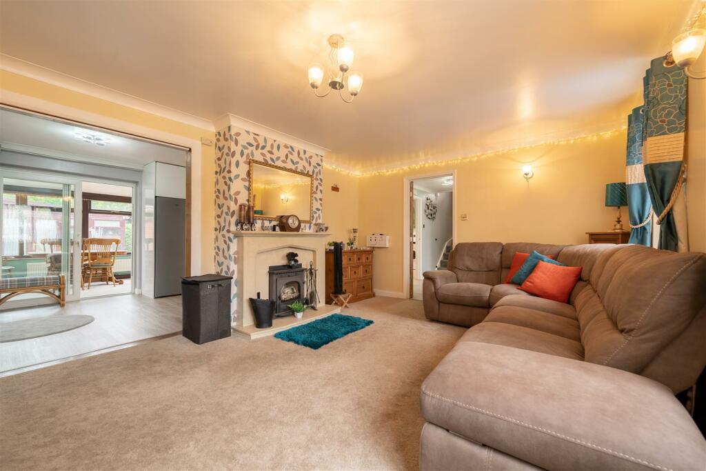 20240910115350 - 74A00273-HDR - 4 Pineview Bacton 