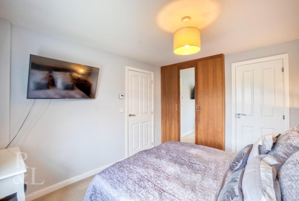 21 Dennis Way (23).jpg