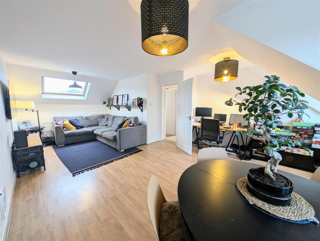 02-1-living-overview 2.jpg