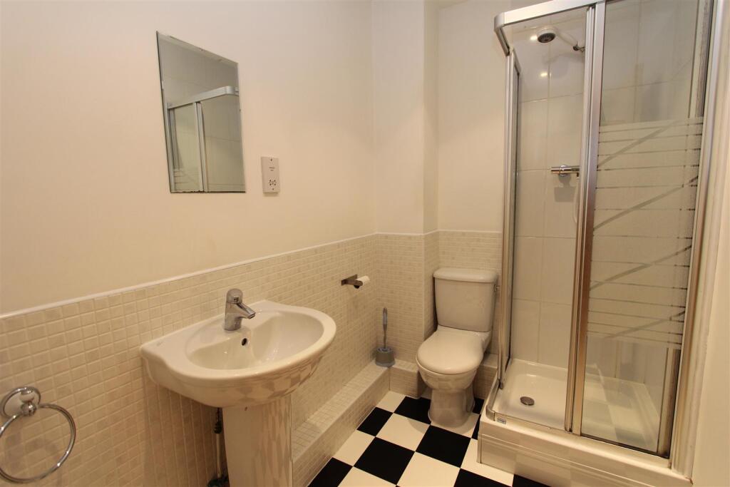 Ensuite.JPG
