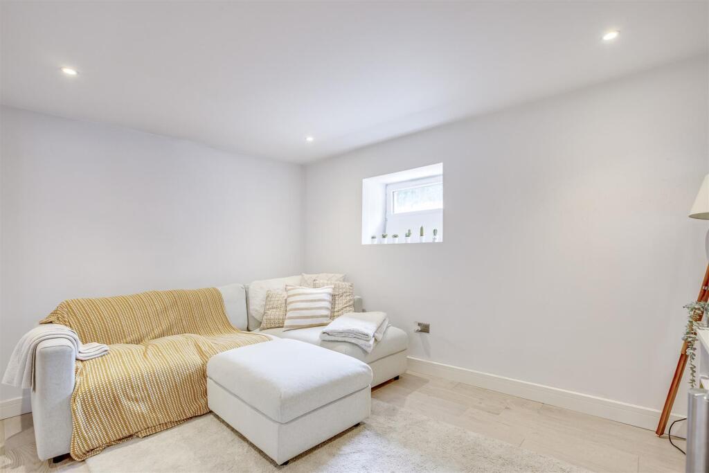 4 Priory Villas, Priory Road, HP13 6GZ-3.jpg