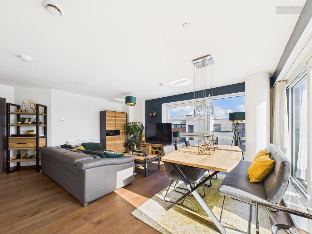 Kitchen/Living Area