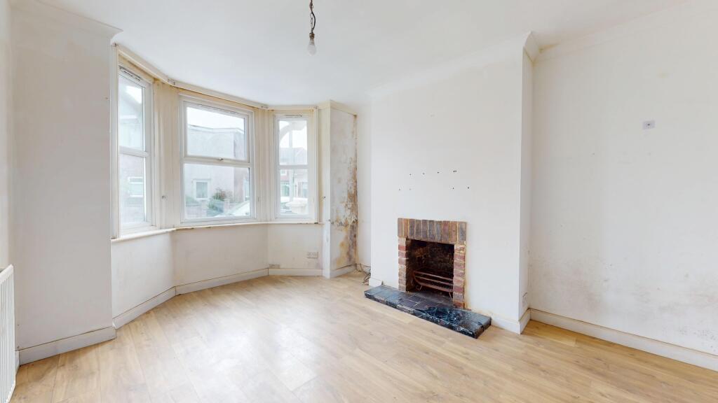 6 Winchcombe Road, Eastbourne, East Sussex, BN22 8DE