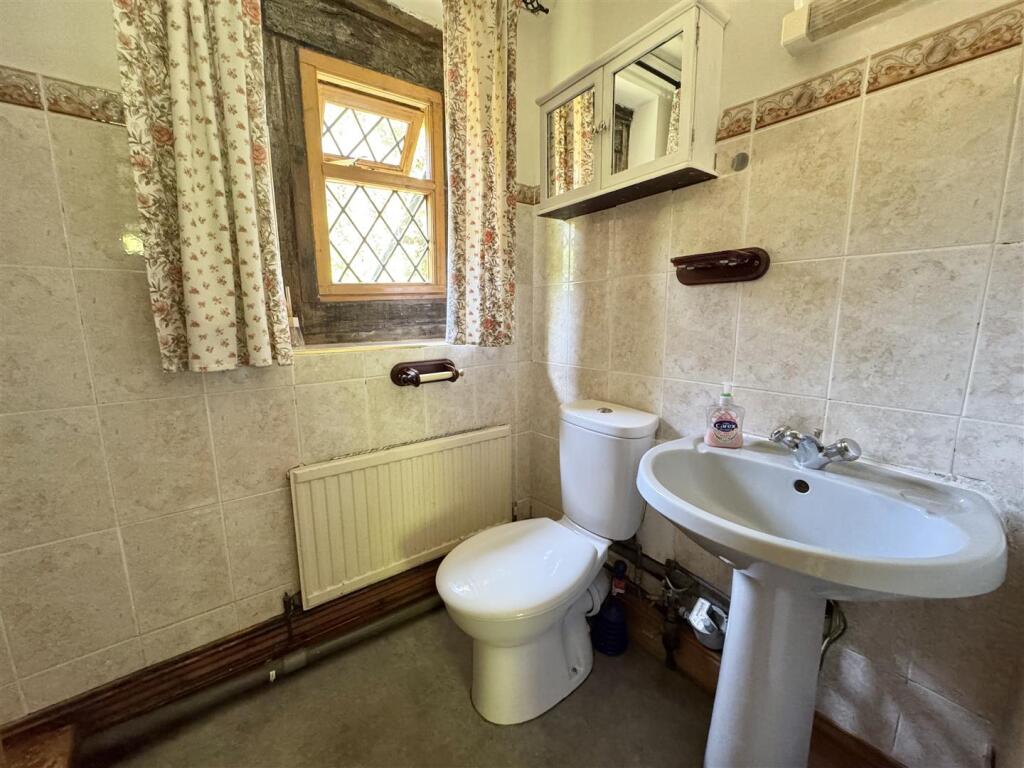 EN SUITE SHOWER ROOM