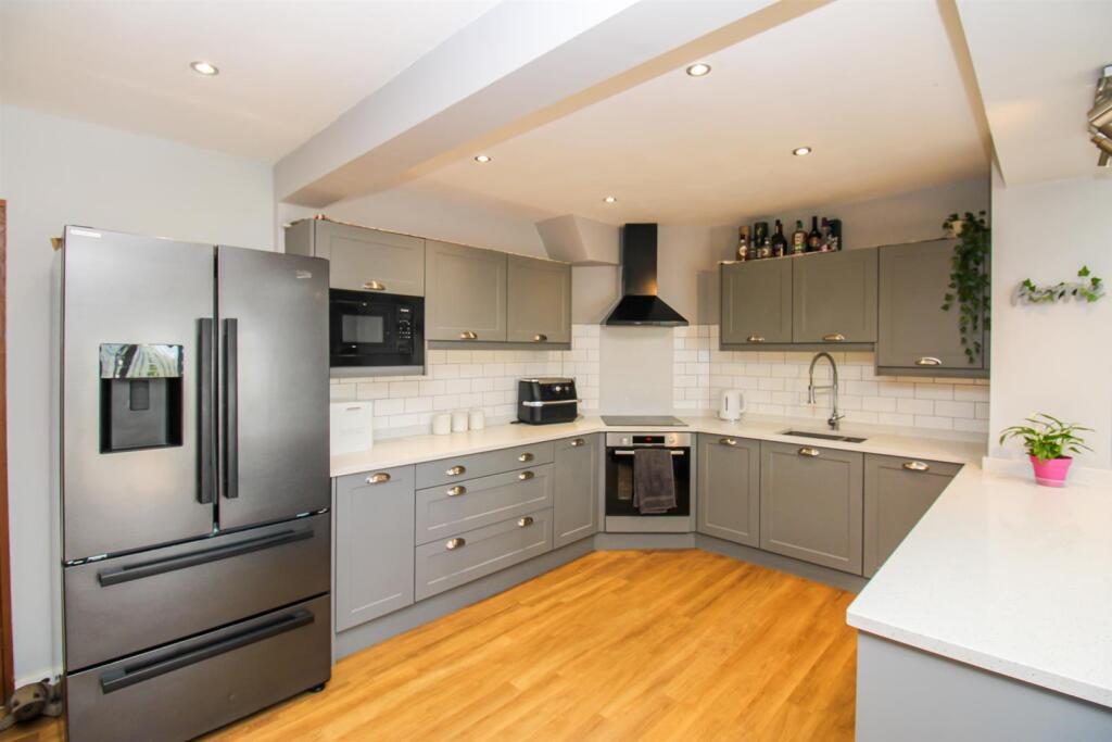 KITCHEN/DINING/SITTING ROOM