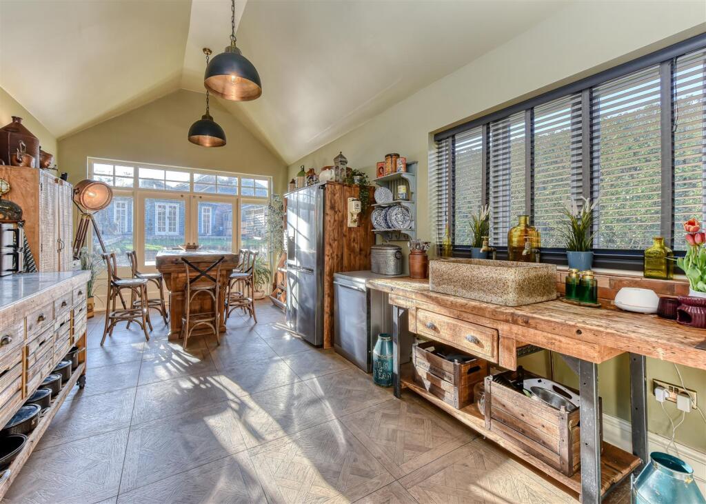 49 Richmond Road-kitchen2.jpg