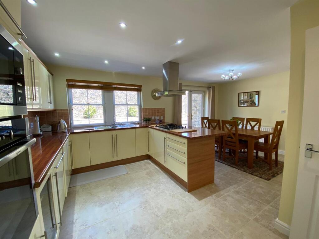 Open Plan Kitchen &amp; Dining Room