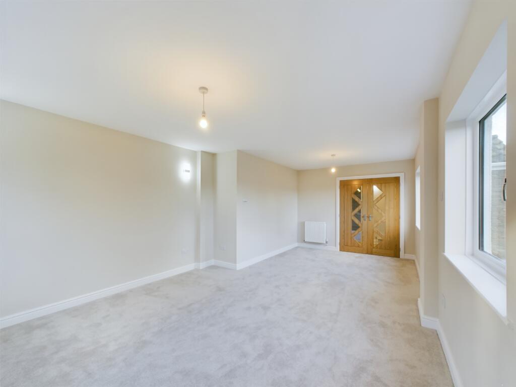 CAM02023G0-PR0113-STILL032