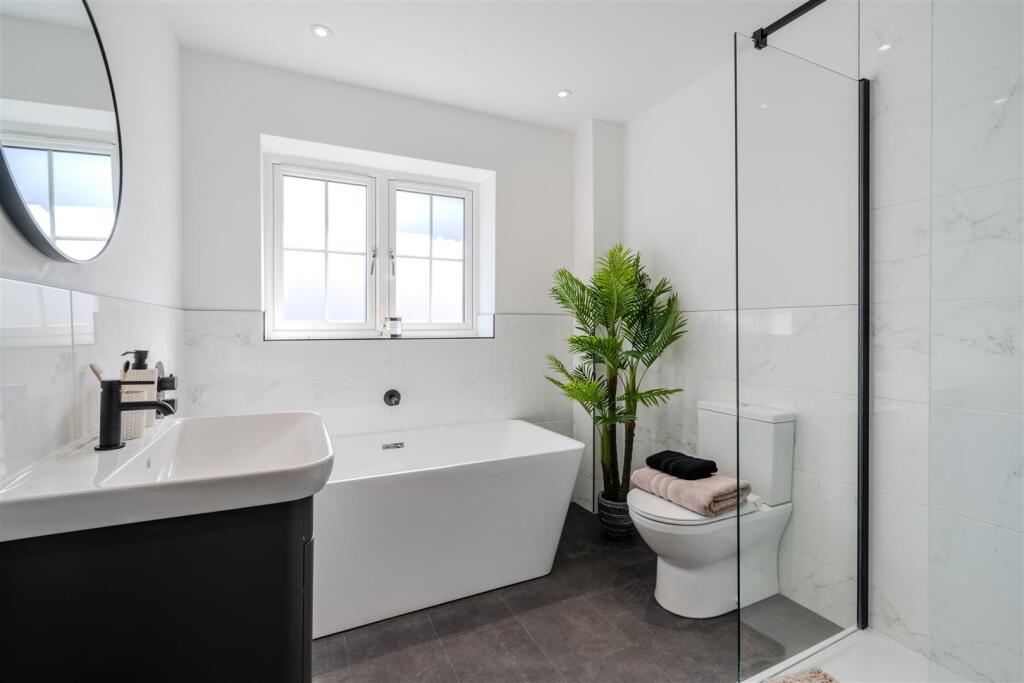 Bathroom-3.jpg