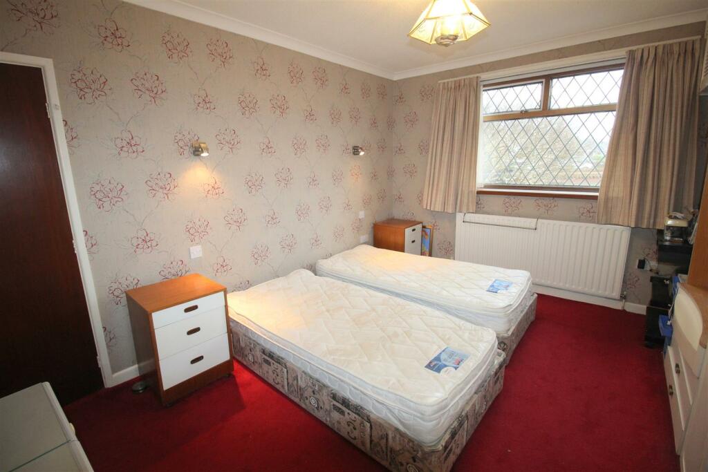 Crosland Road, 39, bed 2 (2).JPG