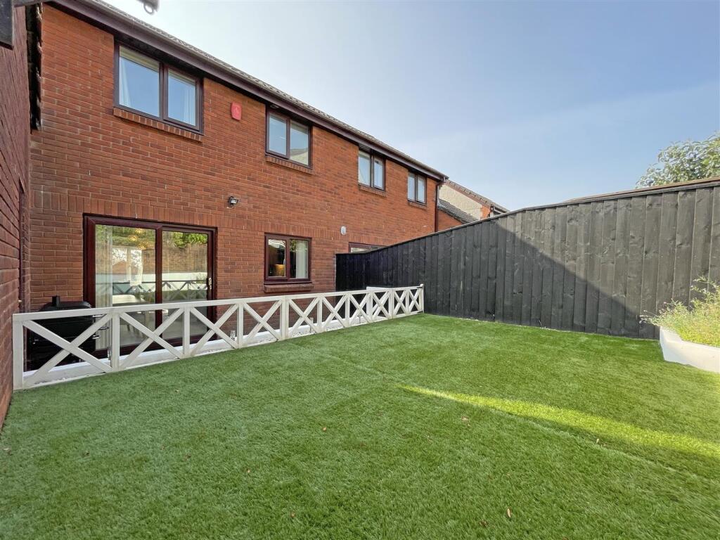 Redwing Drive 2 - Garden.jpg