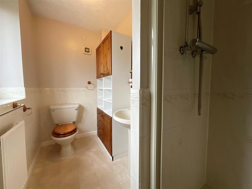 ensuite.jpg