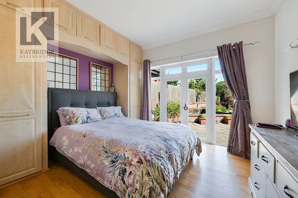 The Warren, Worcester Park - KT4 7DL