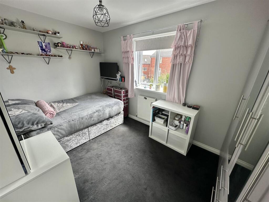 Bramleys Estate Agents - Little Green Lane - Heckm