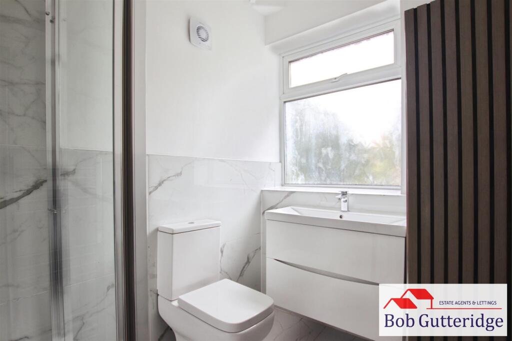 FIRST FLOOR SHOWER ROOM