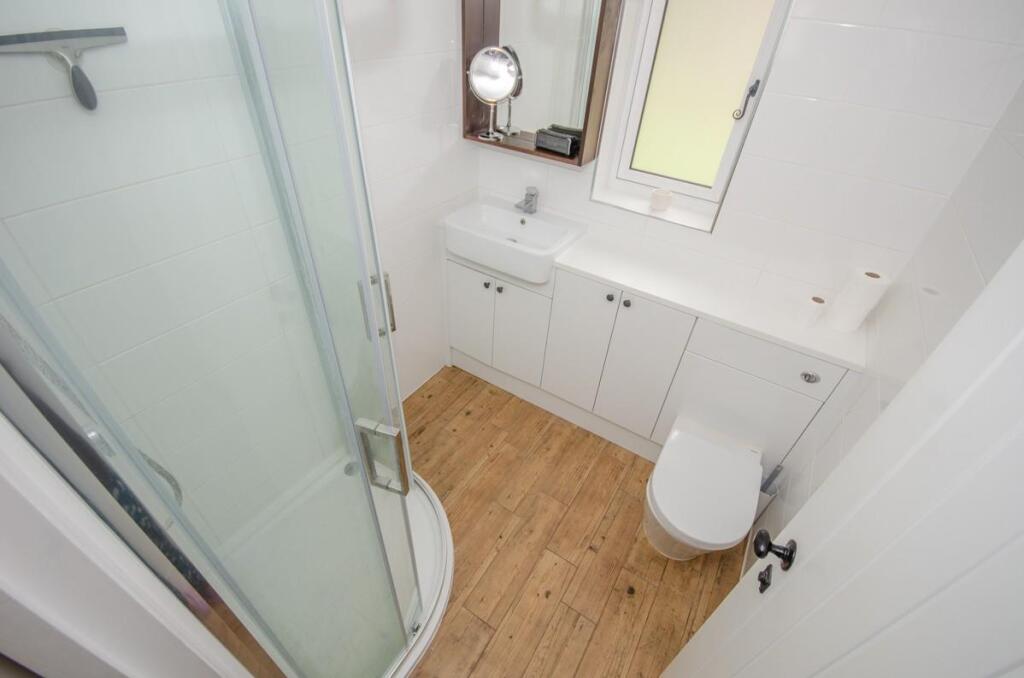 Shower room.jpg
