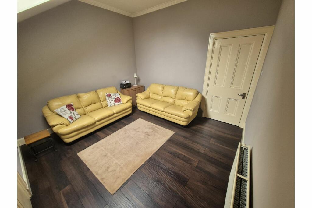 Sitting Room / Bed 3