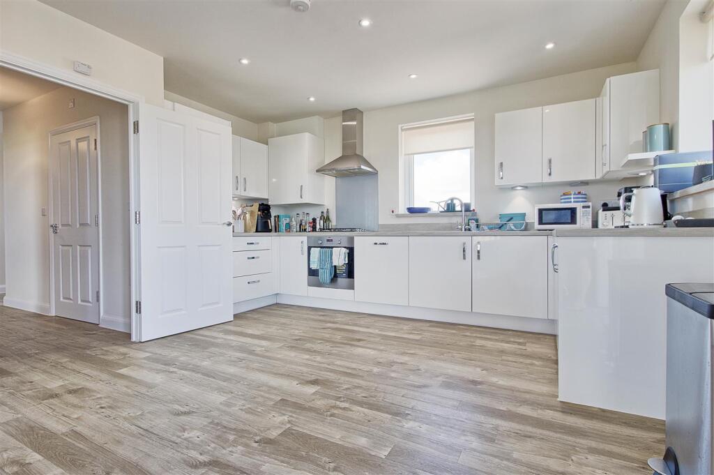 Kitchen 2.jpg