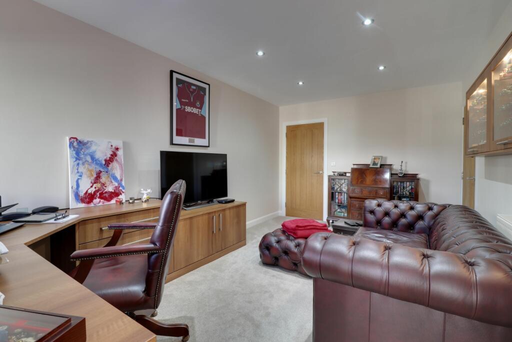 Office or bedroom 4