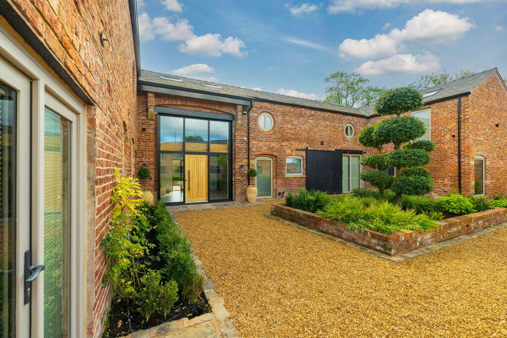 20230921-1208_Maison Haus - Blakeley Stables, Knut