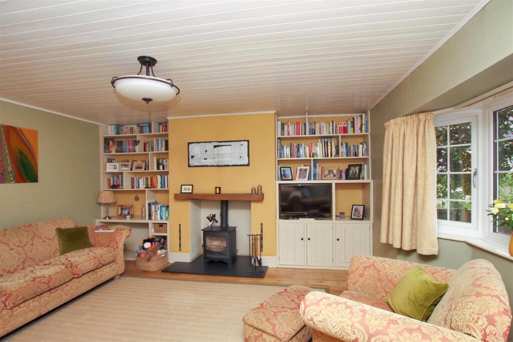 Living Room - e.JPG