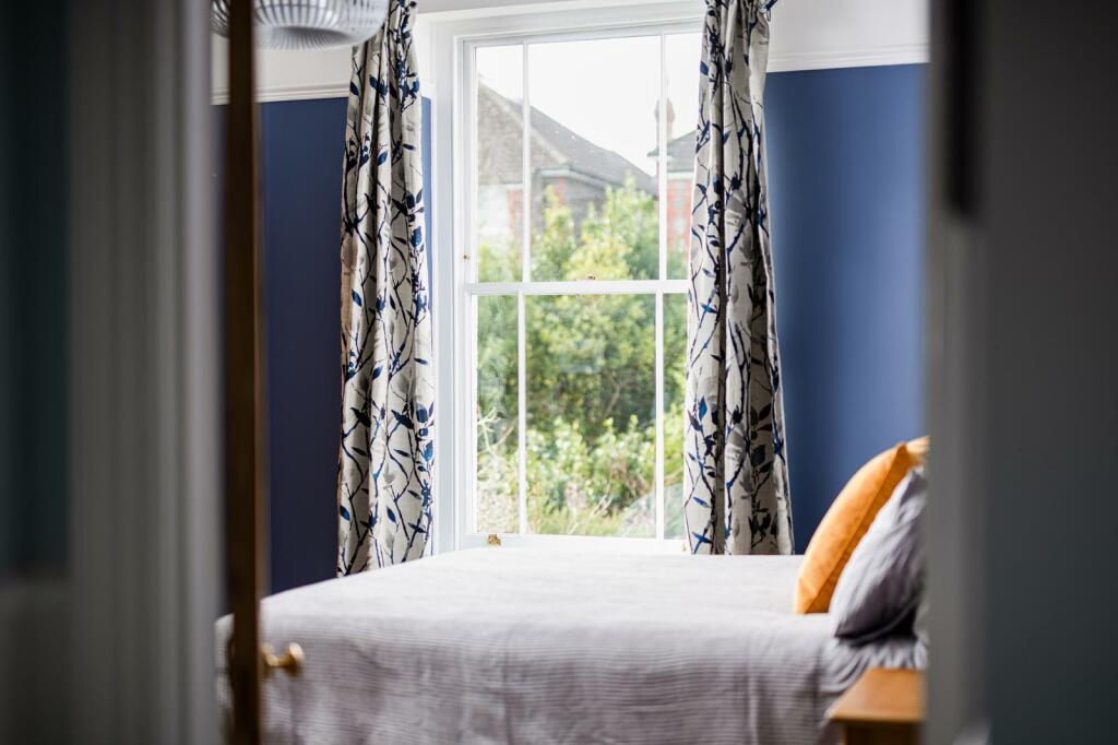 Bedroom2_2.jpg