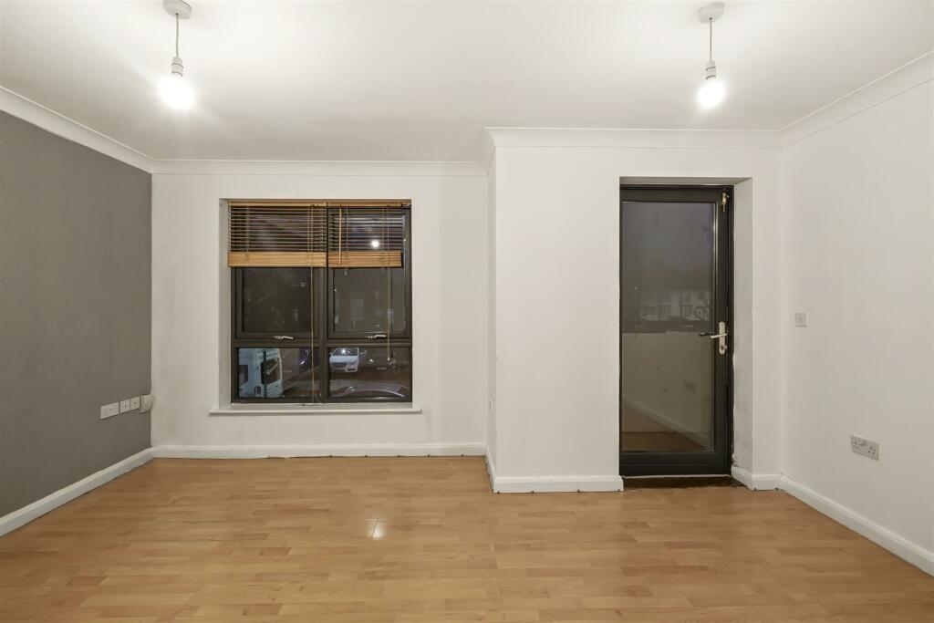 Flat 17, Bell House - 6u8uZvmS0SL6QmxvIA9r.jpg