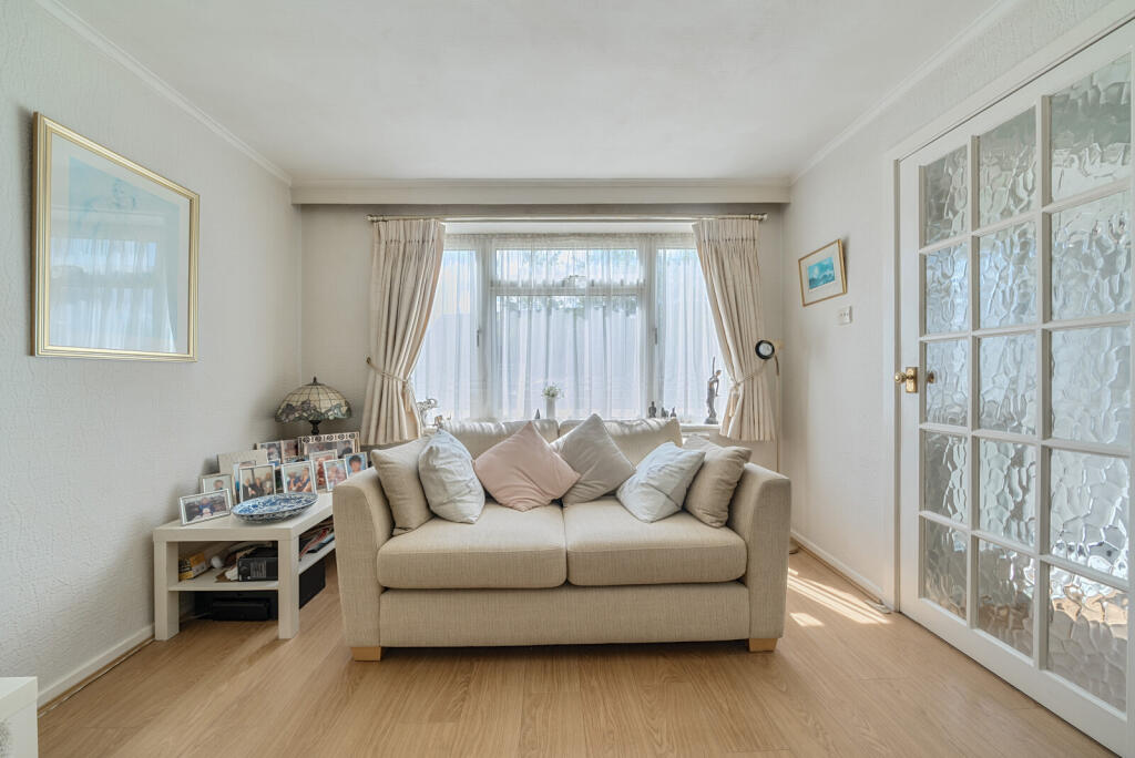 1301912-7-683b117...