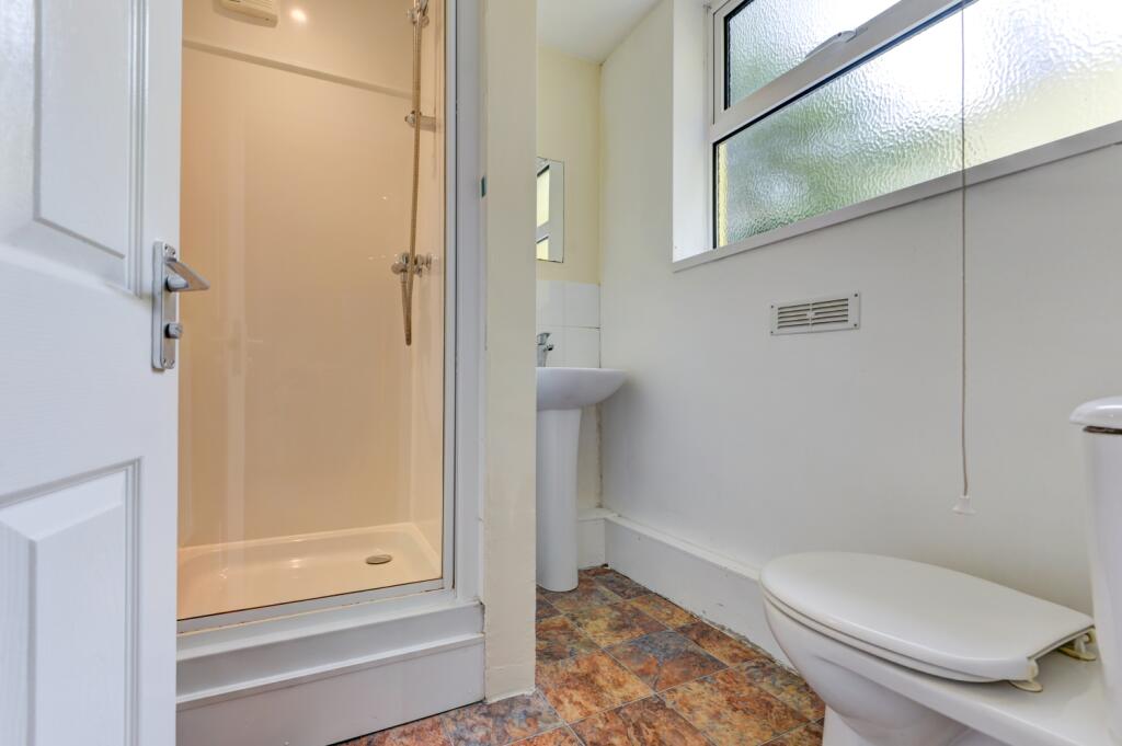 183 Queens Park Road Bathroom