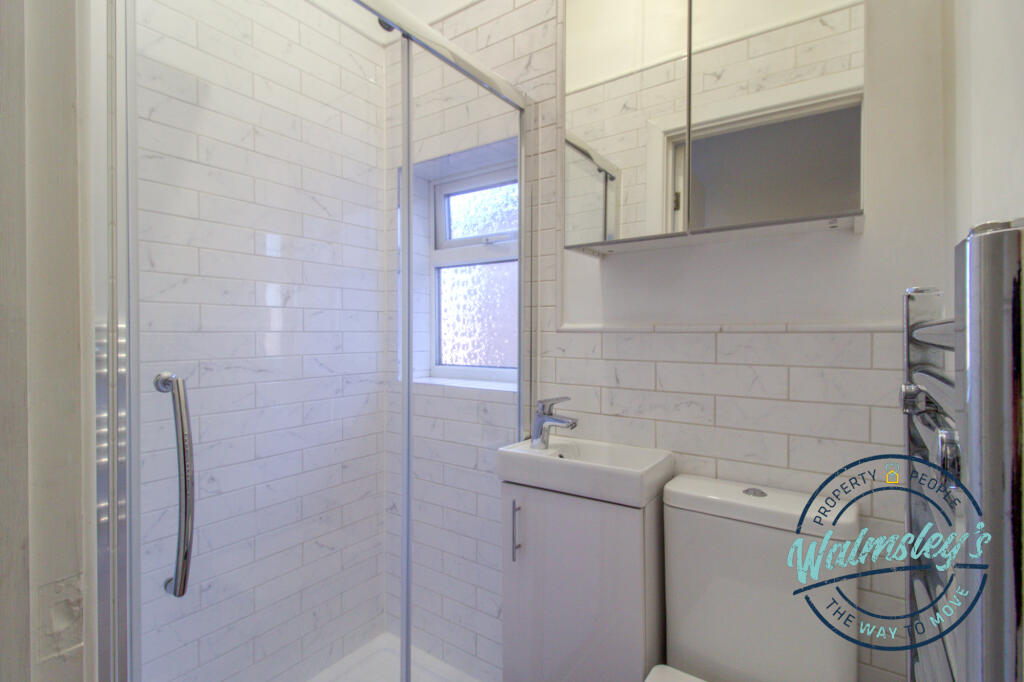 1st floor shower room
