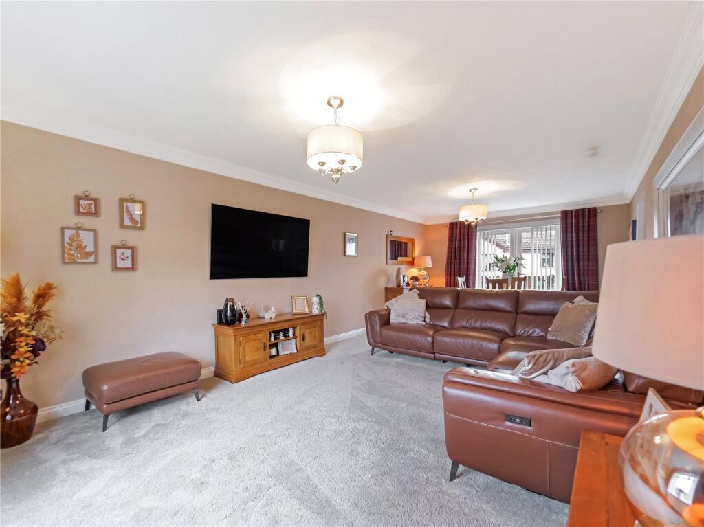 Lounge/Dining Room
