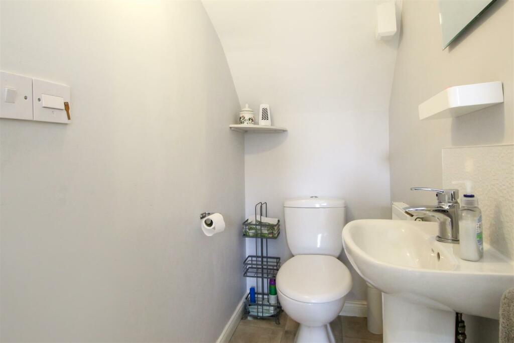 Dowsnstairs-WC-.jpg