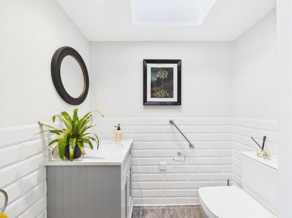 23 - Detached Period Property for Auction, Swinefo