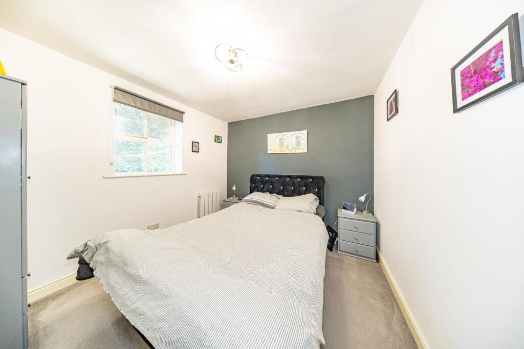 Flat 8 Derby Street bedroom 1 2.jpg