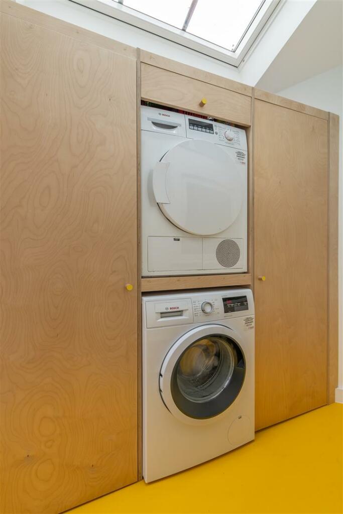 Woodbine Place, E11