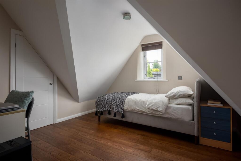 48 - Highfield House - GL54 4AA - Web.jpg