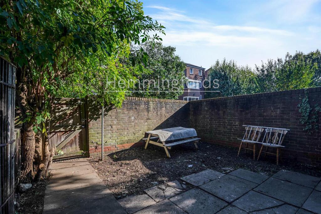15-26cb84170-VxNn5v-JJ-Thurnham House-1-medium.jpg