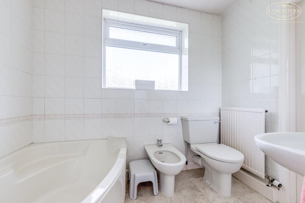 Bedroom 2 en suite