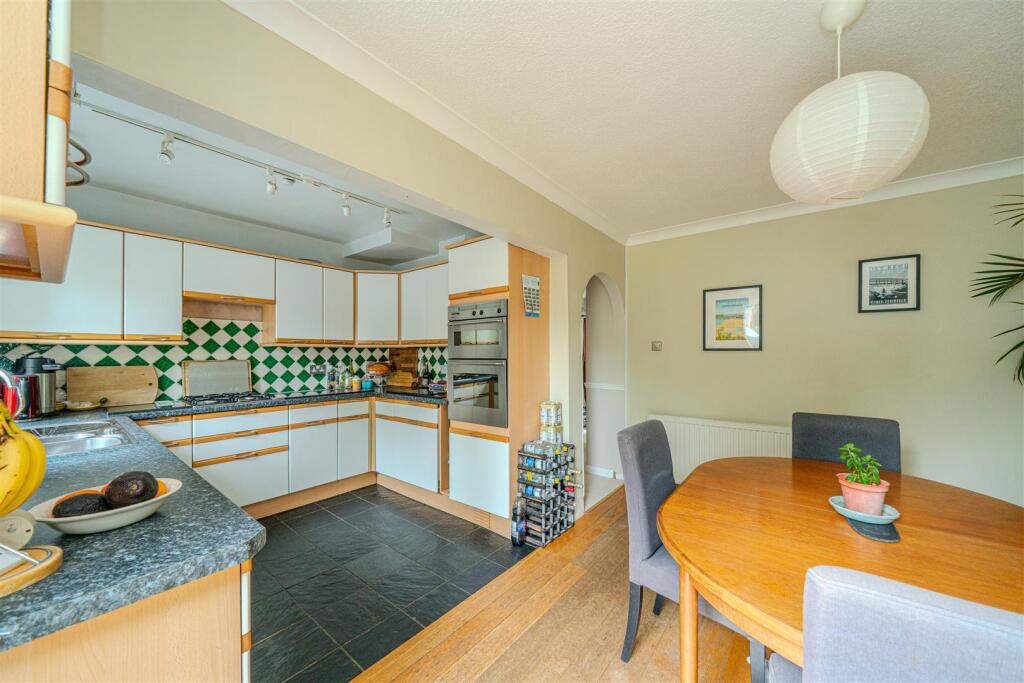 50-Langley-Crescent-1018.jpg