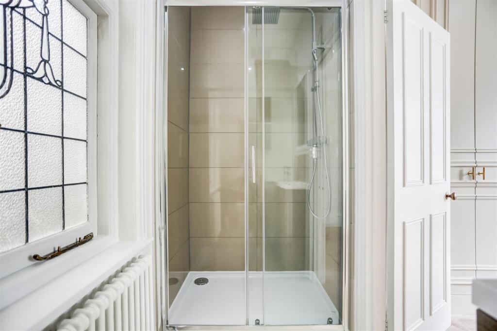 Ensuite 2.jpg