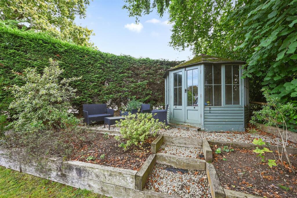 1 EWHURST CLOSE (24).jpg