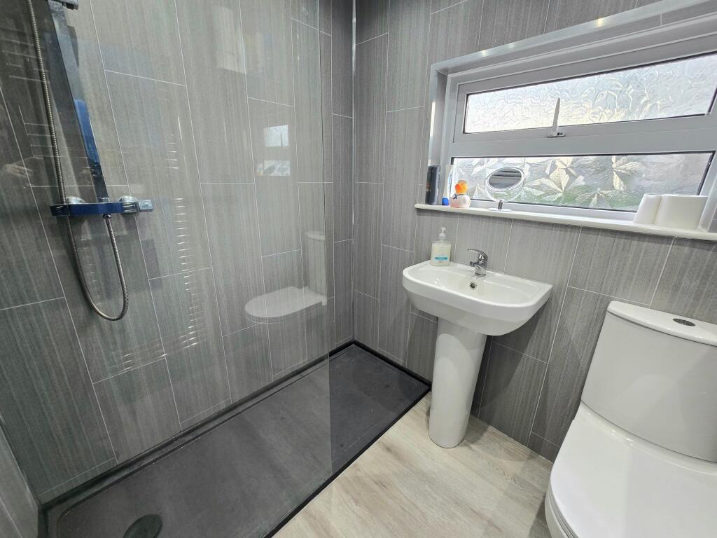 SHOWER ROOM