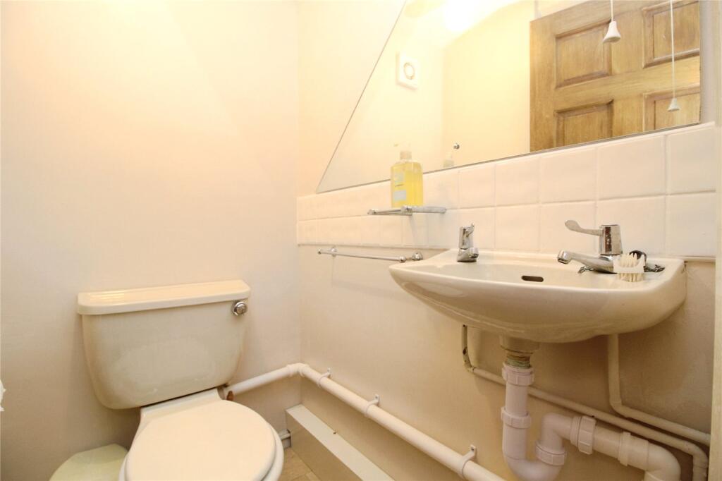 Cloakroom/Wc