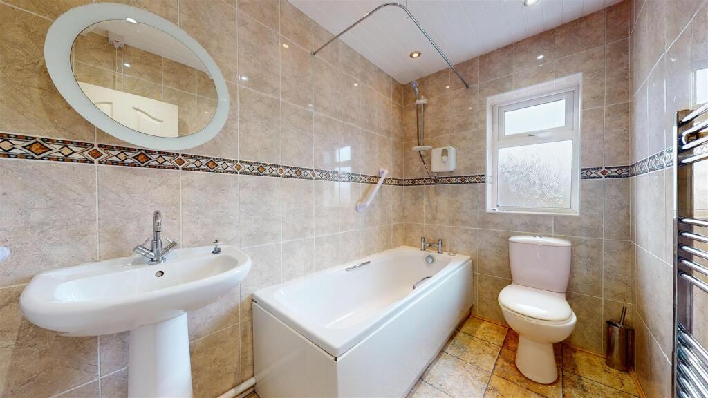 Reginald Road Bathroom