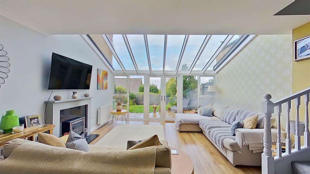 OPEN PLAN LIVING SPACE