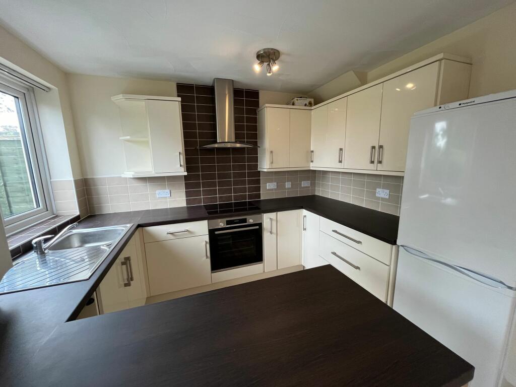 54 Highfield Road, HD8 0RQ