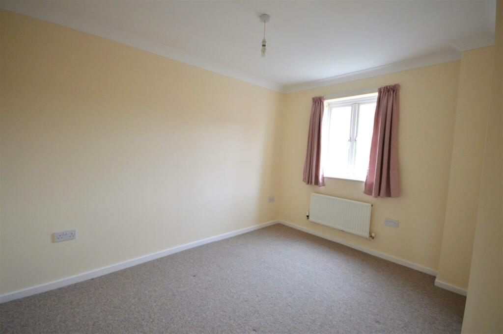 Bedroom 2.JPG