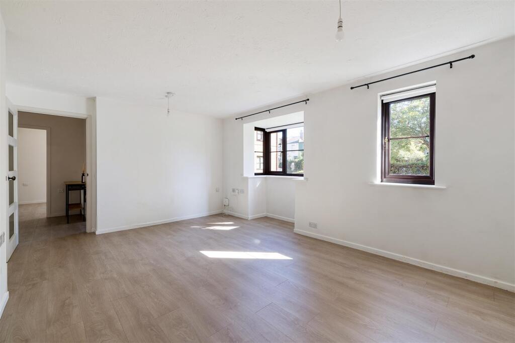 Chamberlain Place, E17